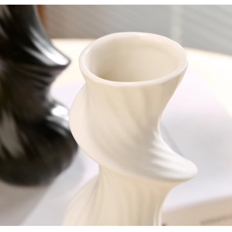 Vase décoratif blanc en céramique, hauteur 20 cm