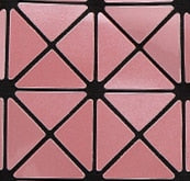 SAC À MAIN À CARREAUX GEOMETRIQUE PLIÉ