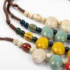 COLLIER DE PERLES EN CÉRAMIQUE EN FORME DE PAVÉ